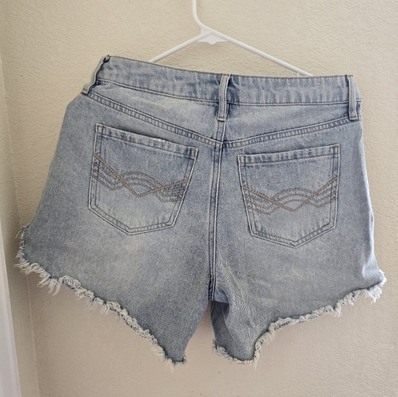 Idyllwind cutoff jean shorts, size 6 - Picture 4 of 5